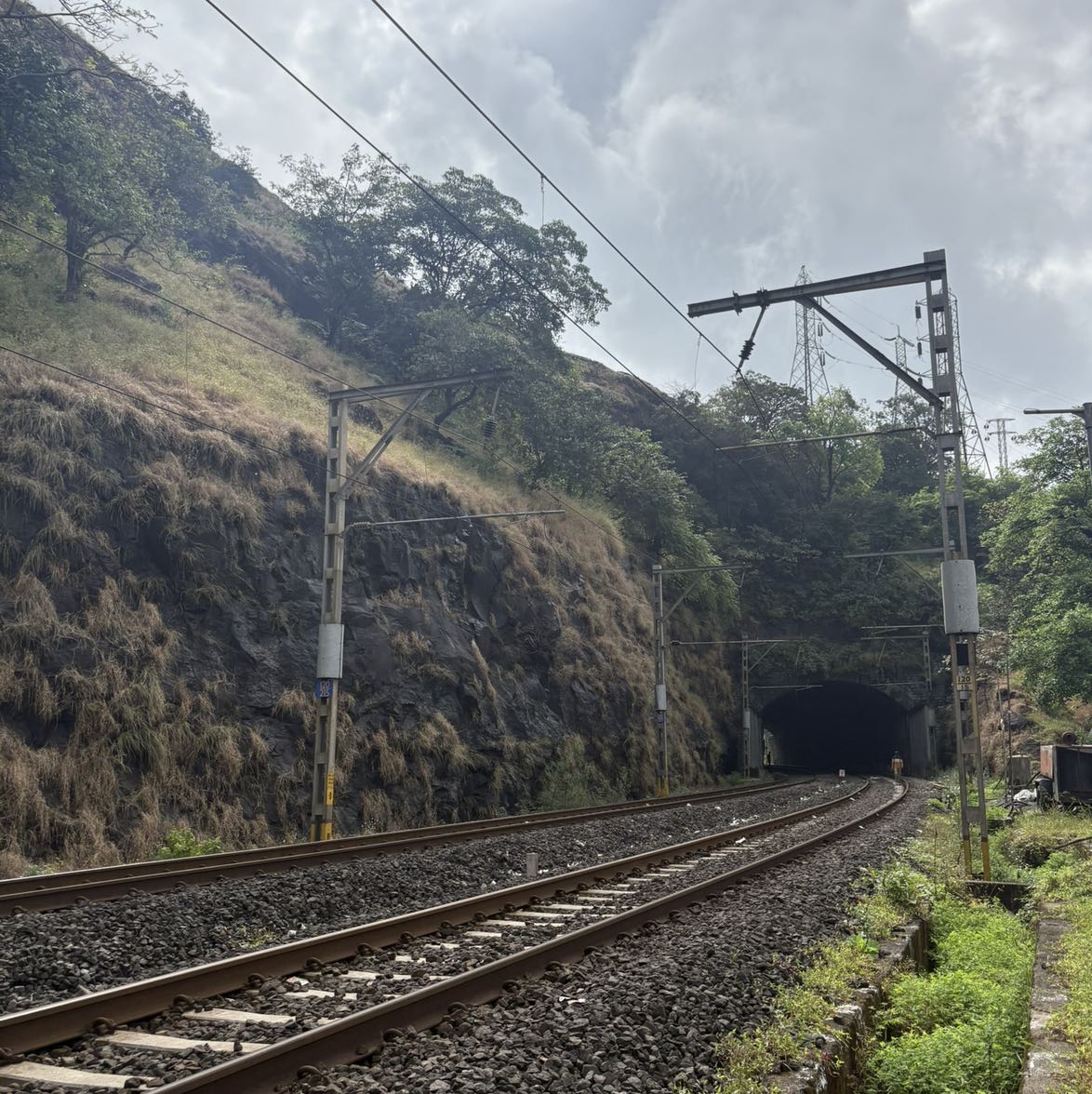 Mumbai - Lonavala - Pune (with a bit of train spotting)